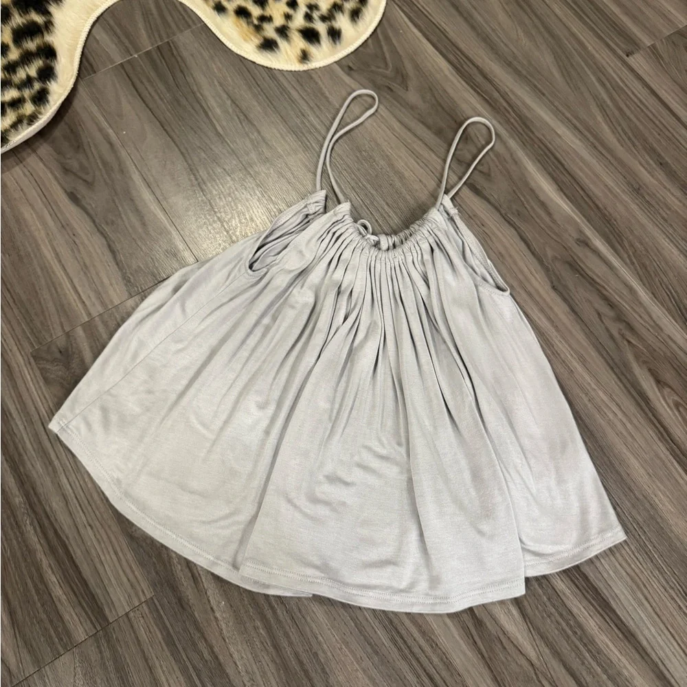 Flowy top open back - Picture 1 of 3